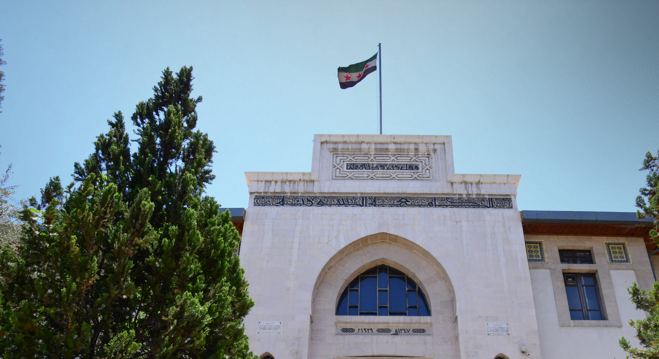 تعميم من وزارة الداخلية يمنع دخول أي دورية عسكرية مسلحة إلى المرافق العامة و الحيوية – عكس السير