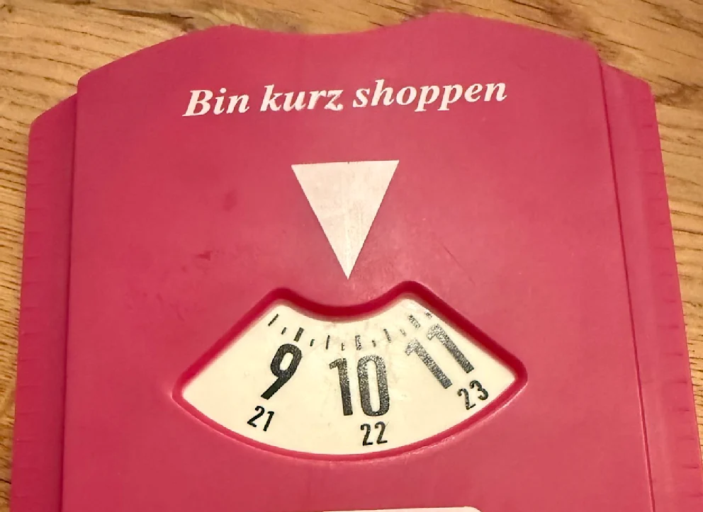 غرامة مرورية غير متوقعة بسبب ” لون قرص الانتظار ” في ألمانيا ! – عكس السير