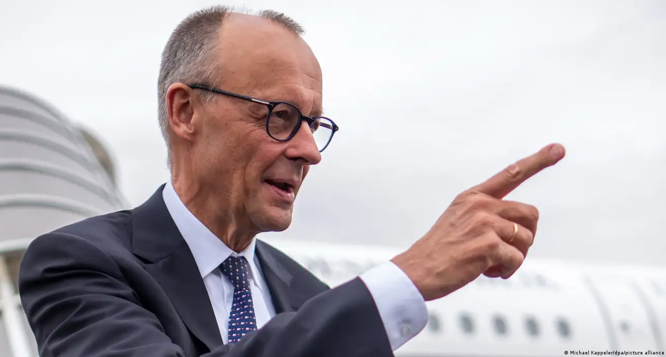 دويتشه فيله : “رحلات عمياء” .. عندما ينقطع الإنترنت عن المستشار الألماني – عكس السير