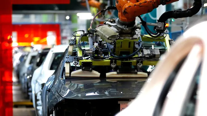 الصناعة الألمانية في قلب أزمة عميقة .. 124 ألف وظيفة تتبخر في عام واحد – عكس السير