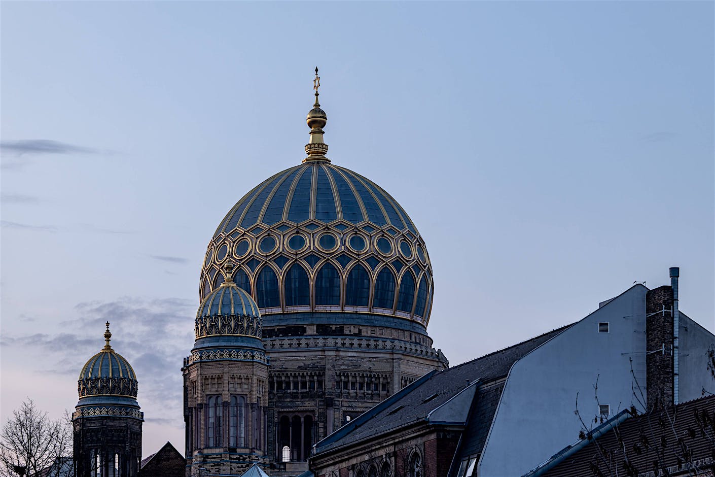 “كان الشيطان في رأسي”.. شاب سوري يعترف أمام القضاء الألماني بتخطيط هجوم إرهابي في برلين – عكس السير