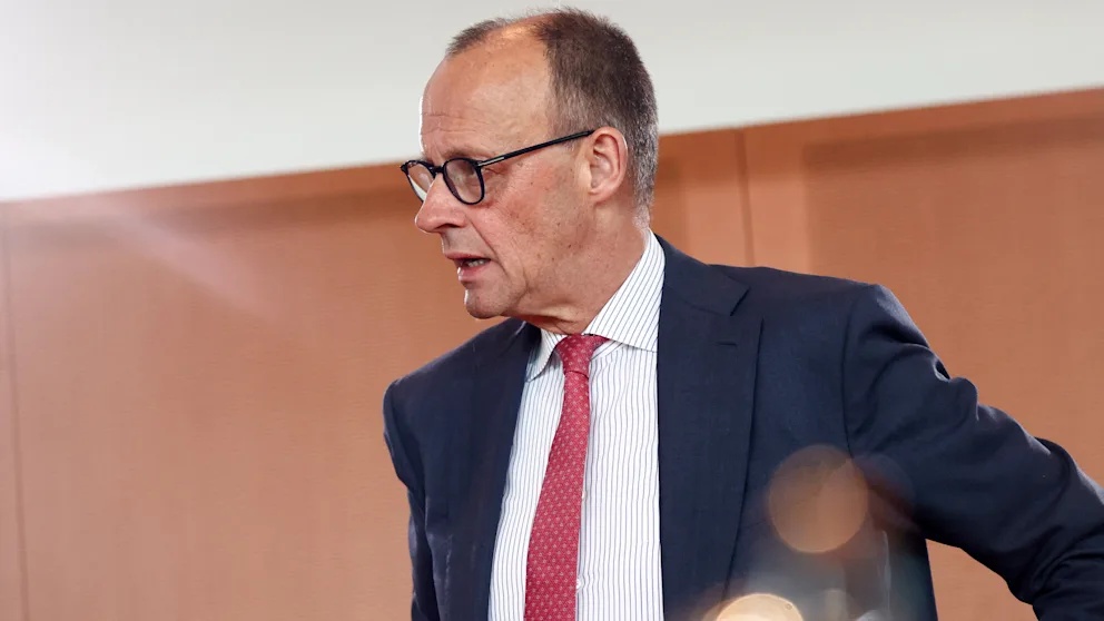 تقرير: توتر داخل المستشارية الألمانية وتصاعد الخلافات حول أداء الحكومة – عكس السير