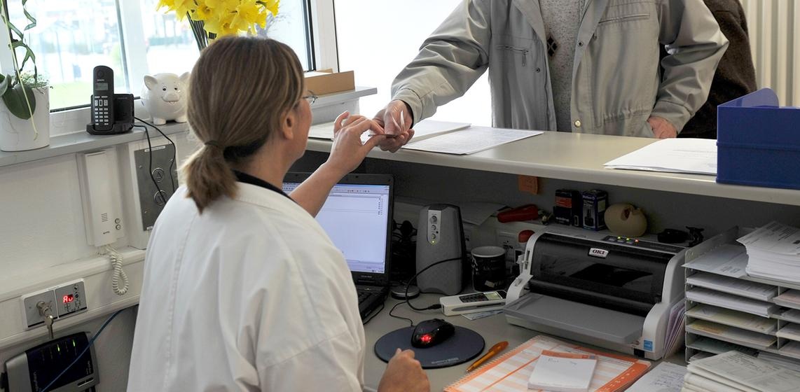 إصلاح جديد في ألمانيا للتأمين الصحي يثير الجدل .. خطط لتقليص النفقات وزيادة الأعباء على المؤمن عليهم – عكس السير