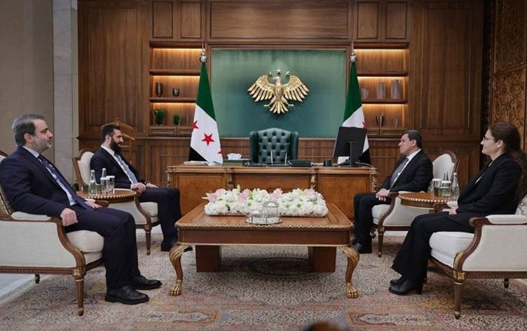 مسؤول مكتب علاقات مجلس سوريا الديمقراطية : الشرع اقترح على مظلوم عبدي العمل معاً في رئاسة الجمهورية – عكس السير