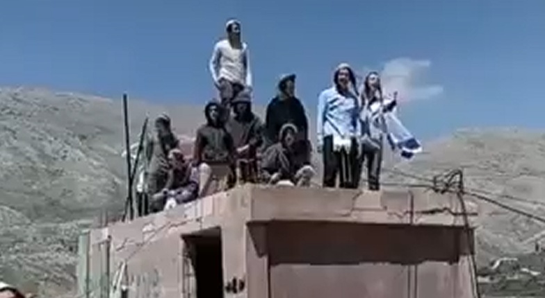 عشرات من الإسرائيليين يتسللون إلى قرية سورية ( فيديو ) – عكس السير