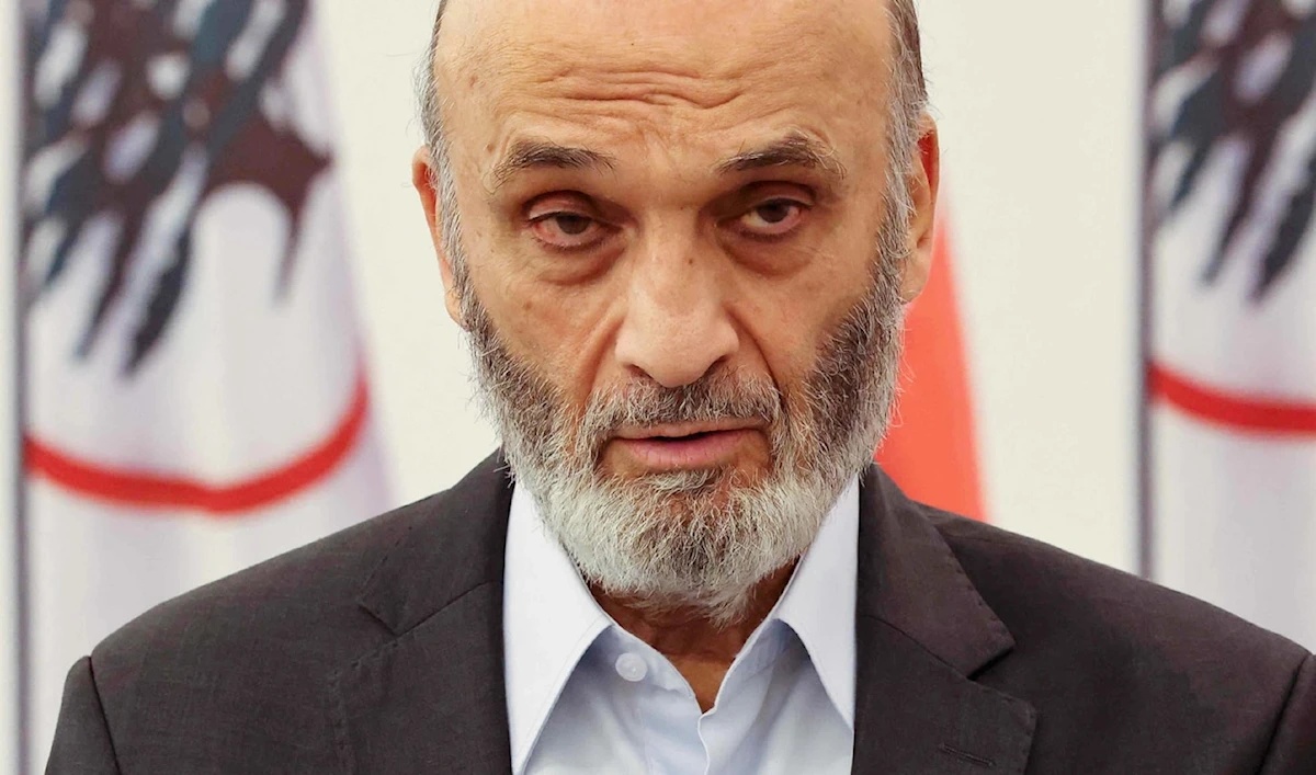 صحيفة لبنانية : سمير جعجع عبر عن امتعاضه و خيبة أمله من امتناع الشرع عن لعب أي دور في المواجهة الدائرة ضد حزب الله أو التأثير في مسارها – عكس السير