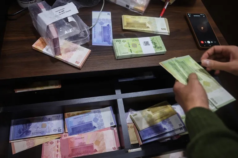 سعر صرف الدولار و اليورو و الذهب مقابل الليرة السورية الجمعة 24 \ 4 \ 2026 – عكس السير