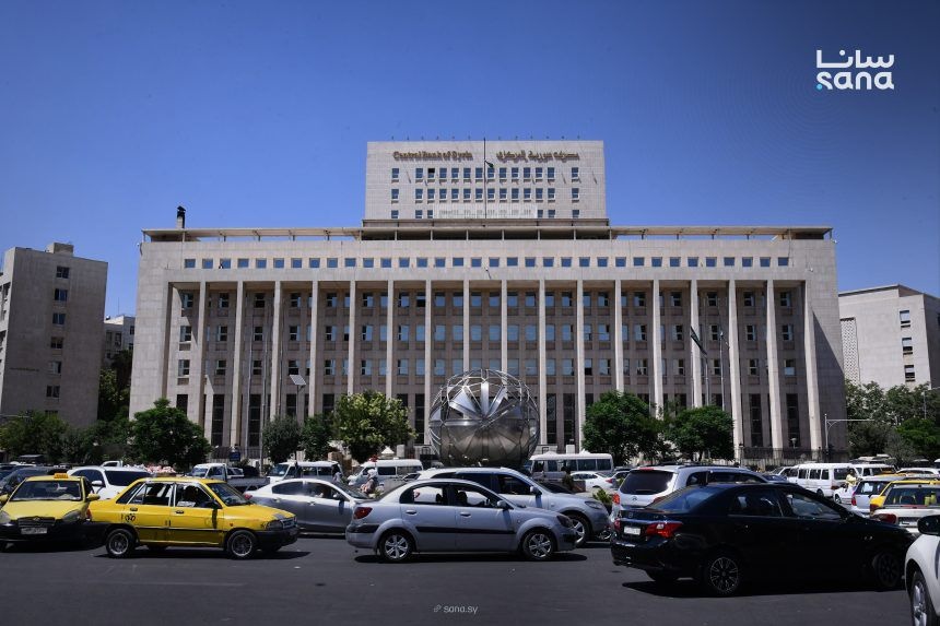 المركزي السوري يوضح: لا إلزام بتسليم الحوالات بالليرة السورية وتأجيل التطبيق حتى هذا التاريخ – عكس السير