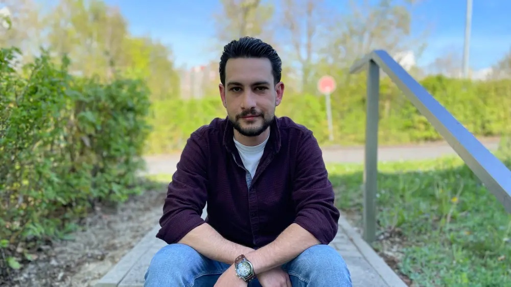 مثال على النجاح و الاندماج .. صحيفة ألمانية: سوري يعمل في جمع النفايات ويدرس نموذج للاندماج رغم التحديات – عكس السير