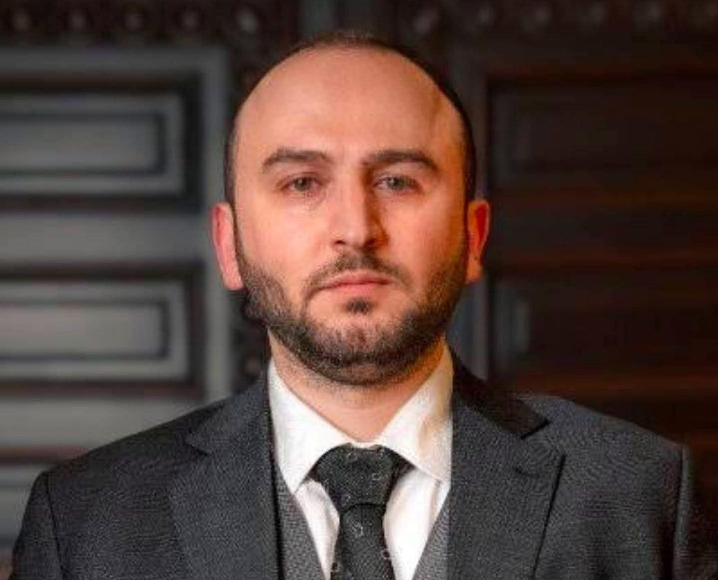 مصادر: تعيين عبد الرحمن الأعمى أميناً عاماً لشؤون رئاسة الجمهورية خلفاً للشرع.. وتغييرات جديدة في حمص – عكس السير