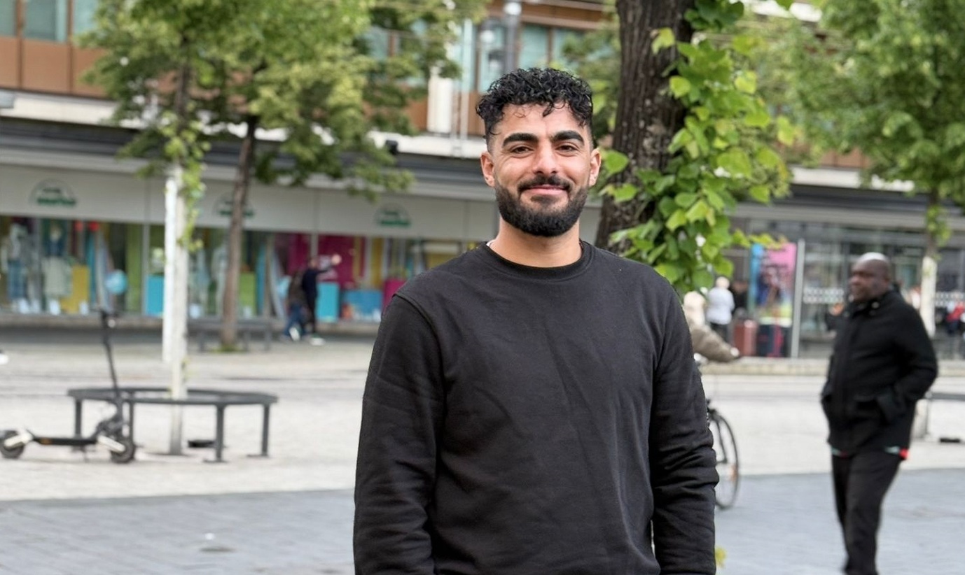 ألمانيون يحتفلون بشاب سوري أنقذ فتاة