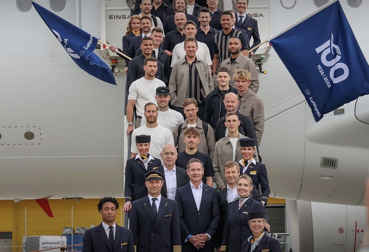 Frankfurt to Chicago flight passengers get German team shirts